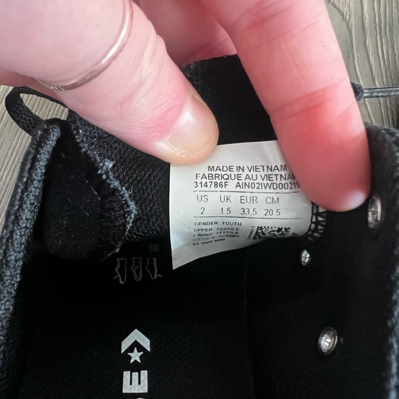 Girls converse - Picture 4 of 4